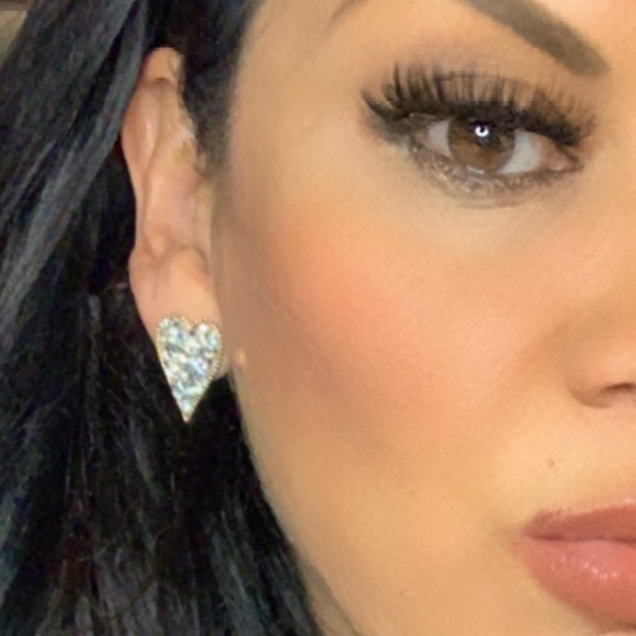 Medium sized heart earrings w/glitter - Picture 3 of 3